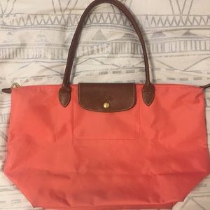 Le Pliage Medium Shoulder Tote Bag (Coral)
